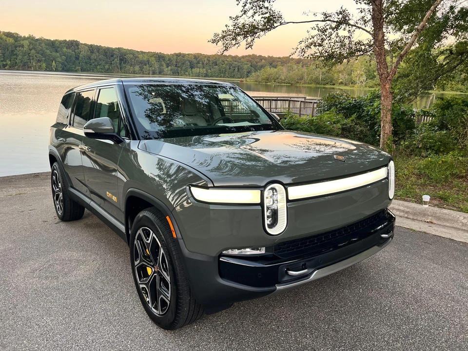 2023 Rivian R1S - Image 30 of 31