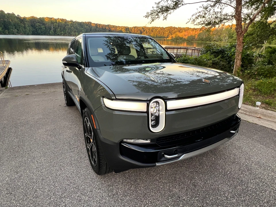 2023 Rivian R1S - Image 31 of 31