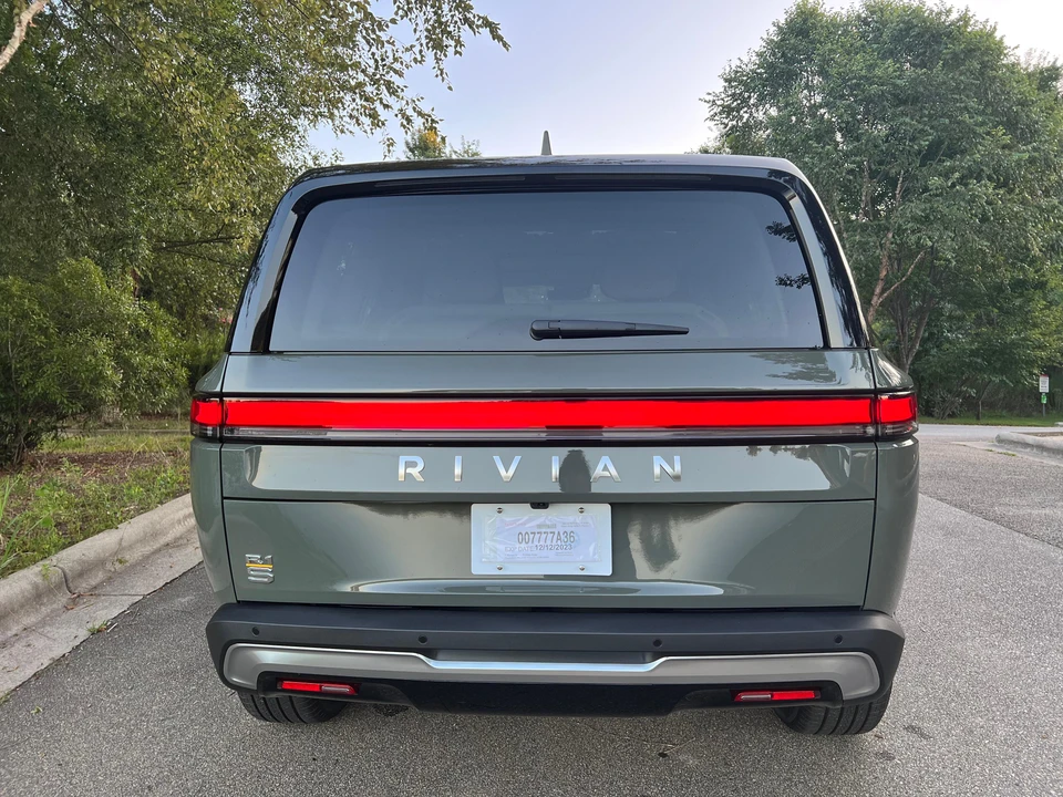 2023 Rivian R1S - Image 20 of 31