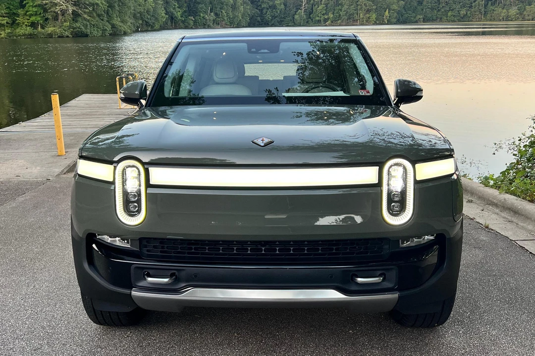 2023 Rivian R1S - Image 2 of 31