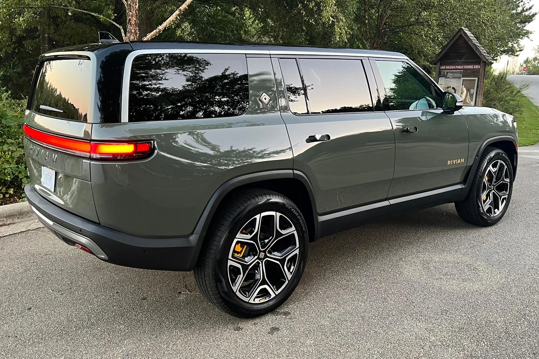 2023 Rivian R1S - Image 4 of 31