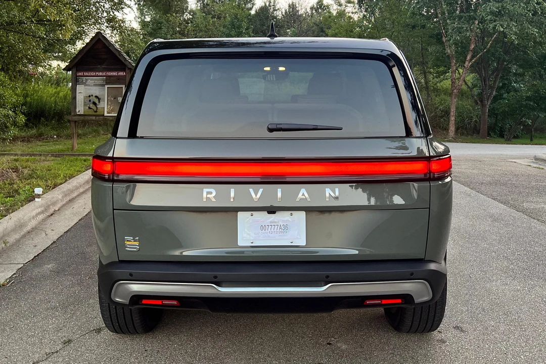 2023 Rivian R1S - Image 5 of 31