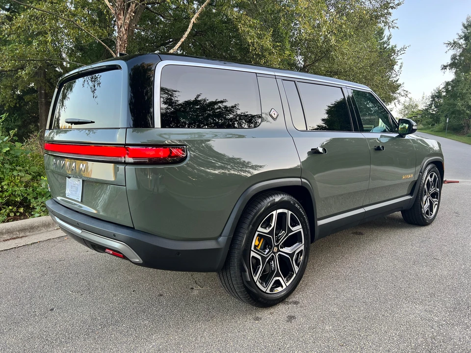 2023 Rivian R1S - Image 22 of 31