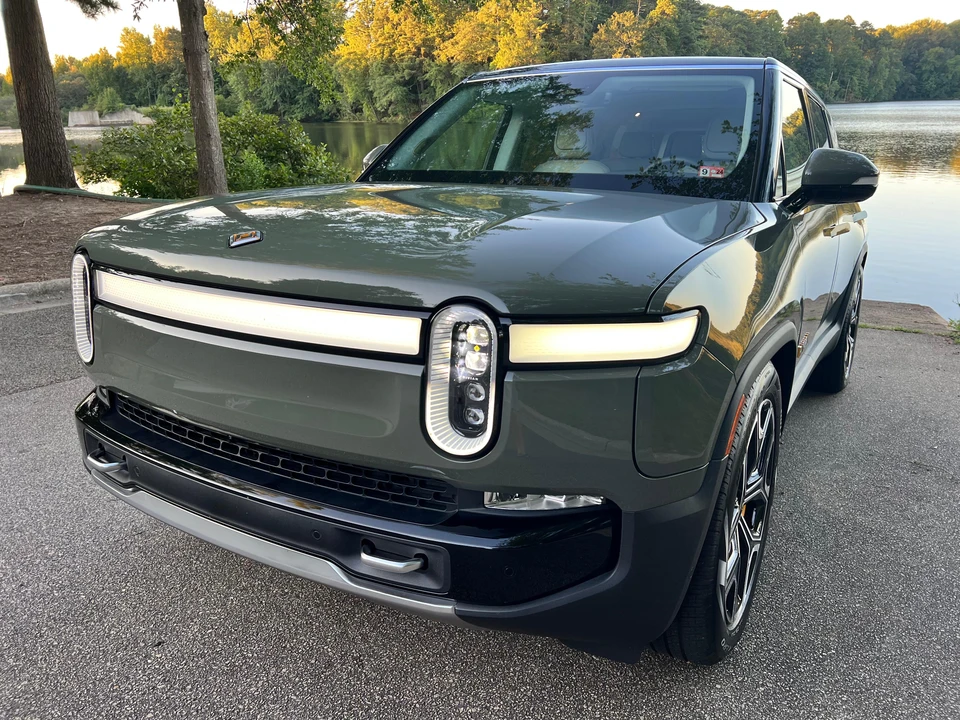 2023 Rivian R1S - Image 9 of 31