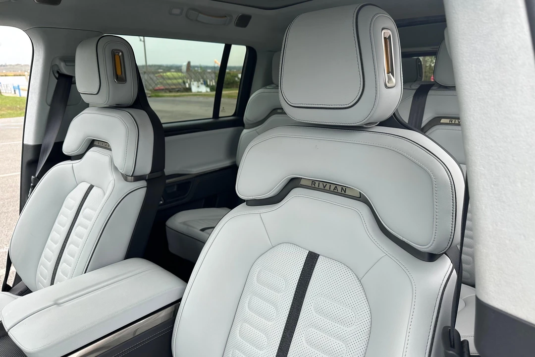 2023 Rivian R1S - Image 21 of 26