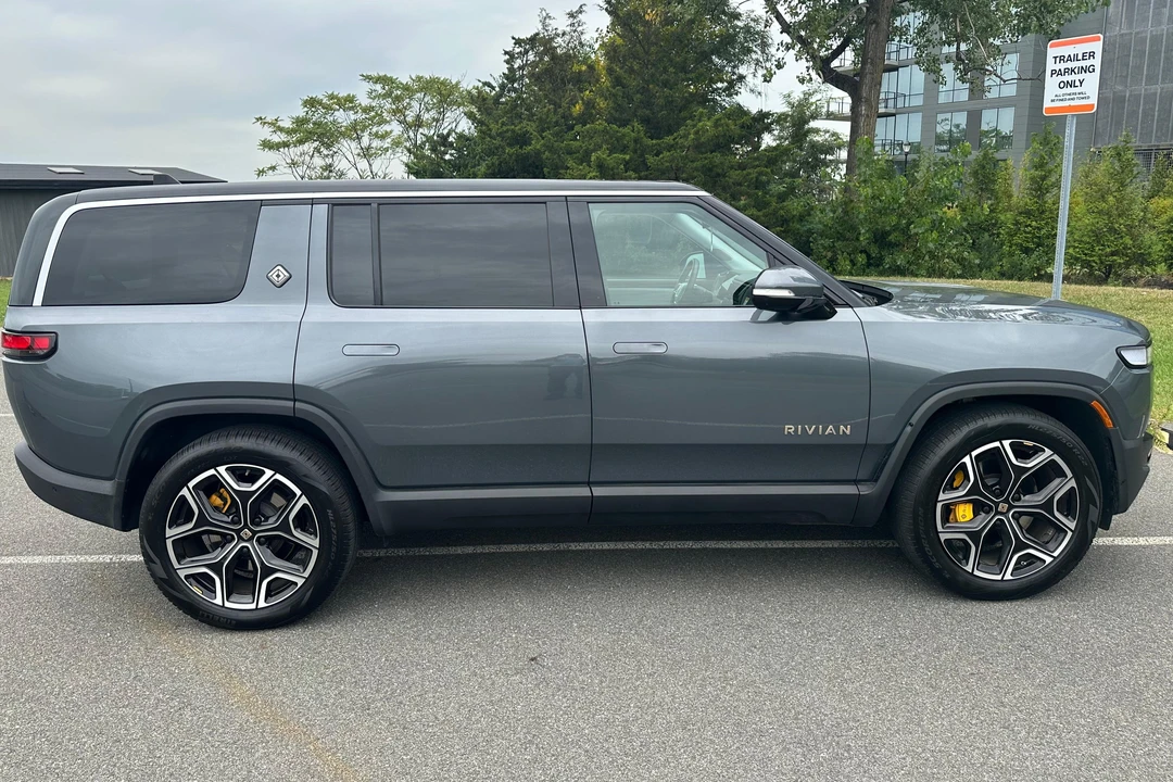 2023 Rivian R1S - Image 3 of 26
