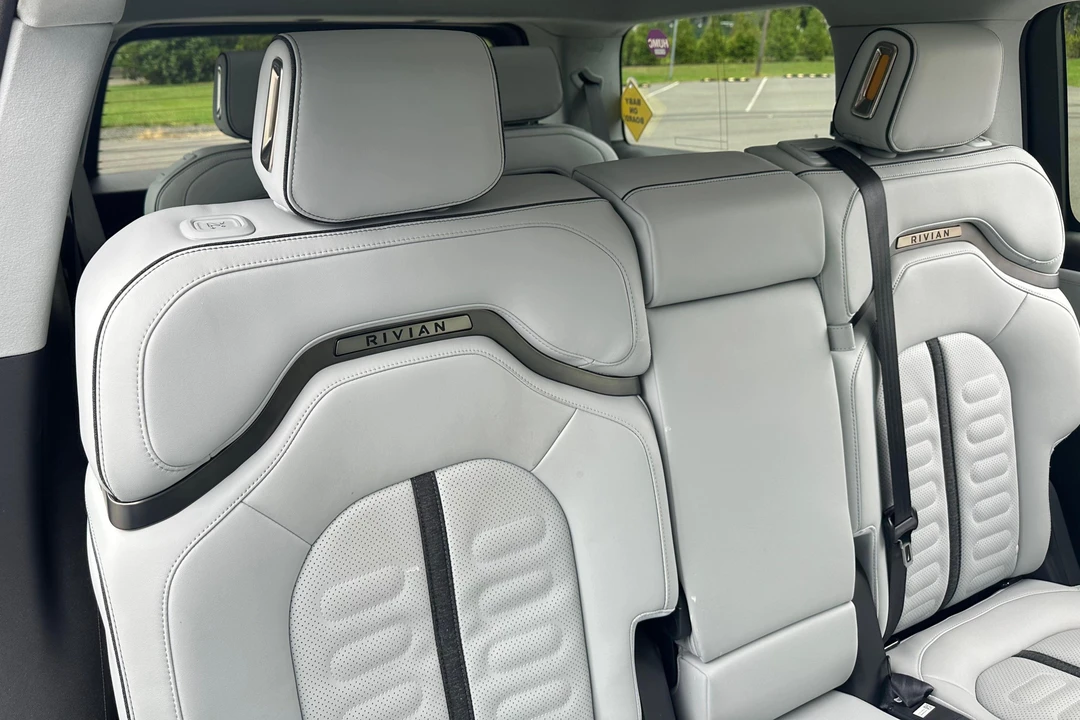 2023 Rivian R1S - Image 22 of 26