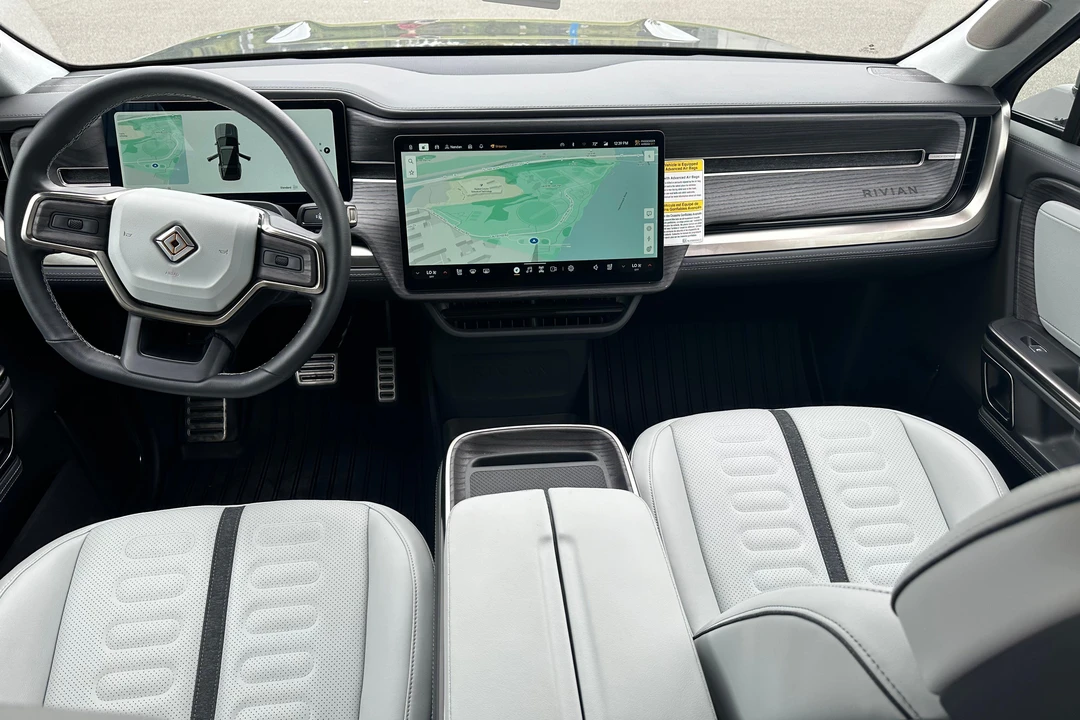 2023 Rivian R1S - Image 20 of 26