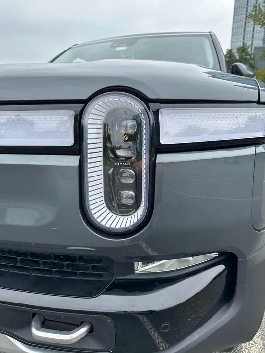 2023 Rivian R1S - Image 11 of 26