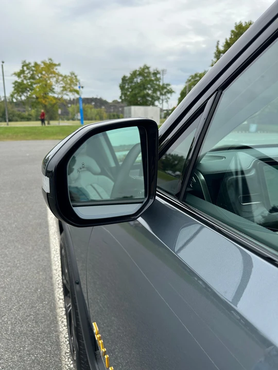 2023 Rivian R1S - Image 12 of 26