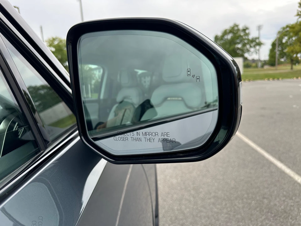 2023 Rivian R1S - Image 13 of 26