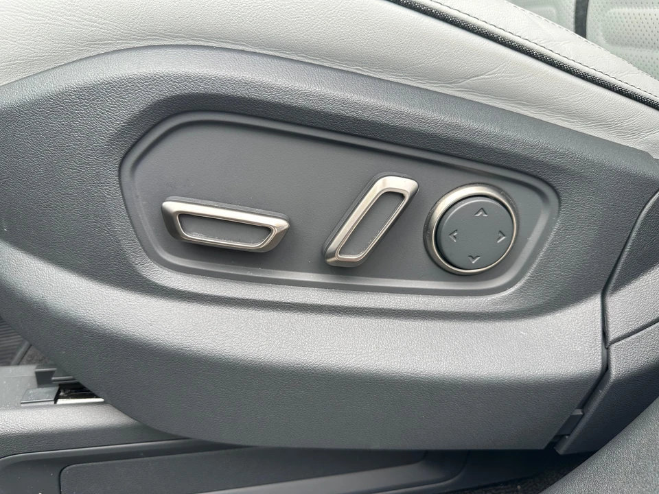 2023 Rivian R1S - Image 25 of 26
