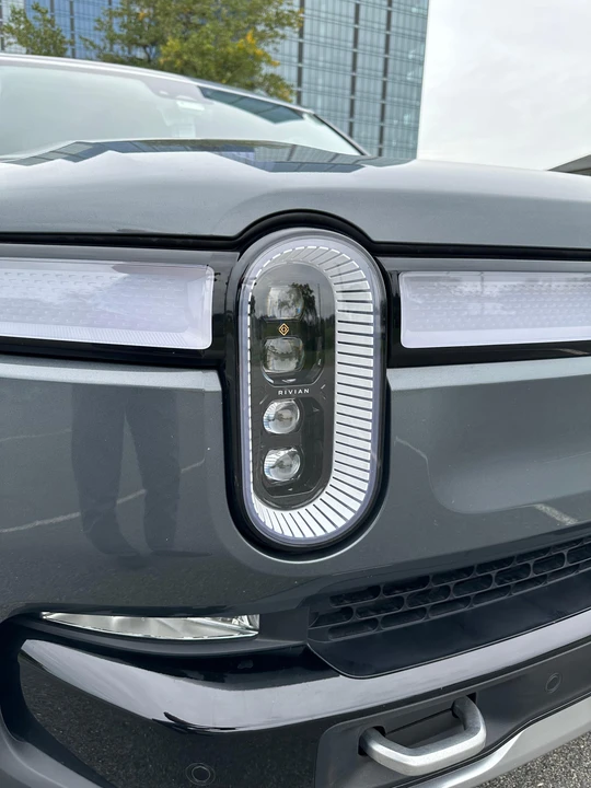 2023 Rivian R1S - Image 10 of 26