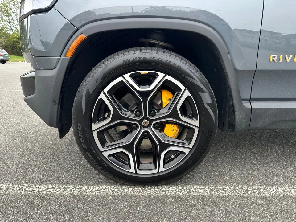 2023 Rivian R1S - Image 16 of 26