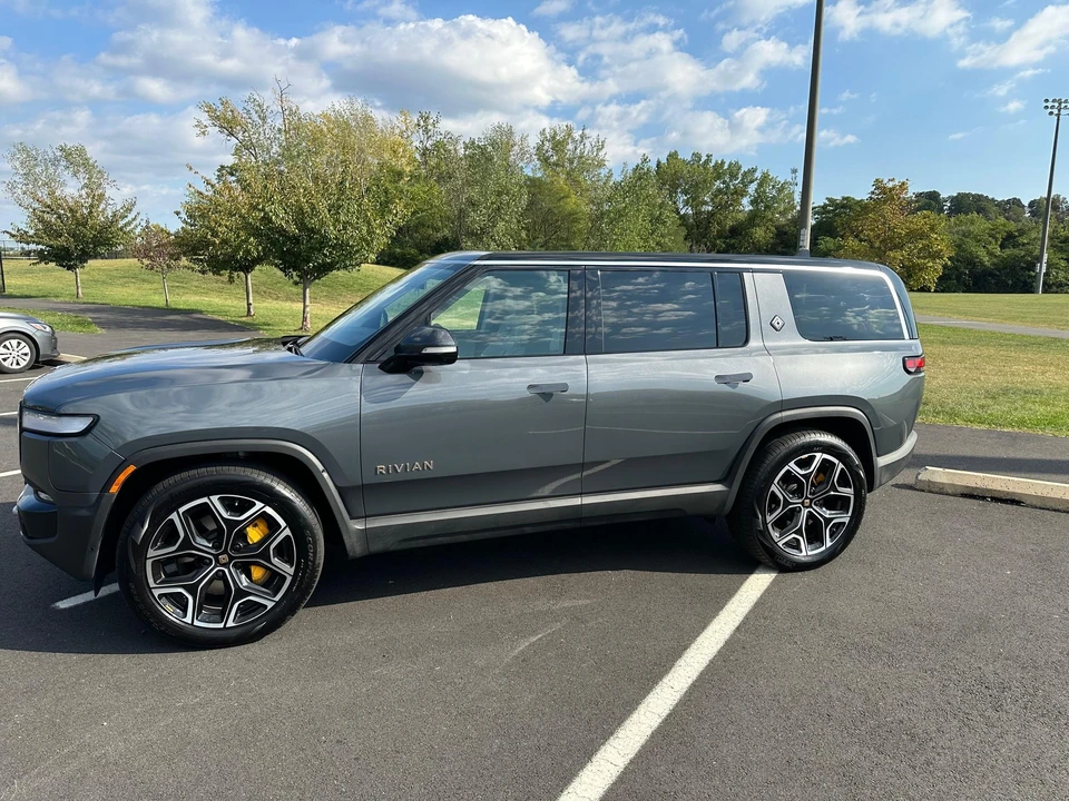 2023 Rivian R1S - Image 6 of 26