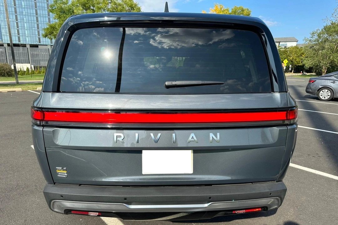 2023 Rivian R1S - Image 5 of 26