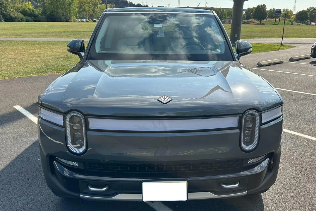 2023 Rivian R1S - Image 2 of 26