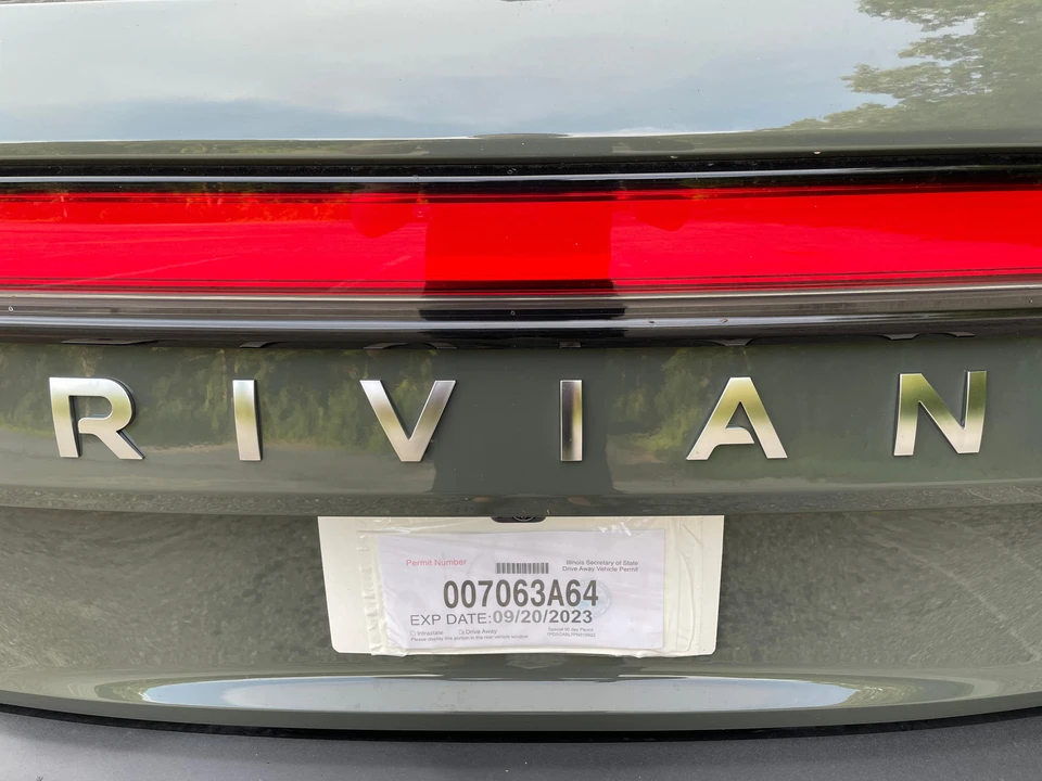2023 Rivian R1S - Image 16 of 31