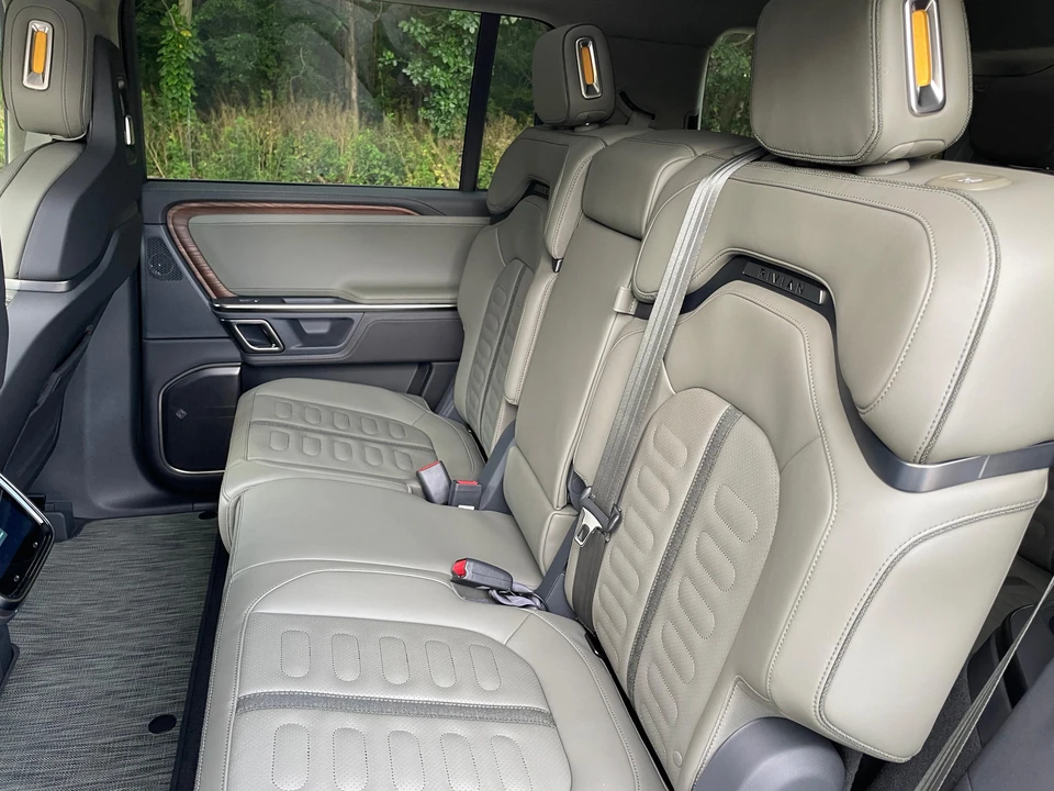2023 Rivian R1S - Image 31 of 31