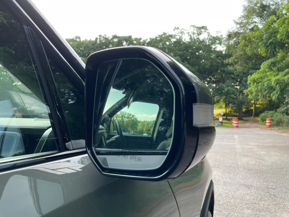 2023 Rivian R1S - Image 17 of 31