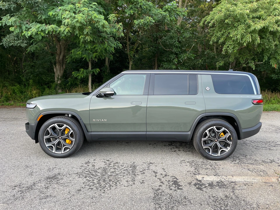 2023 Rivian R1S - Image 6 of 31