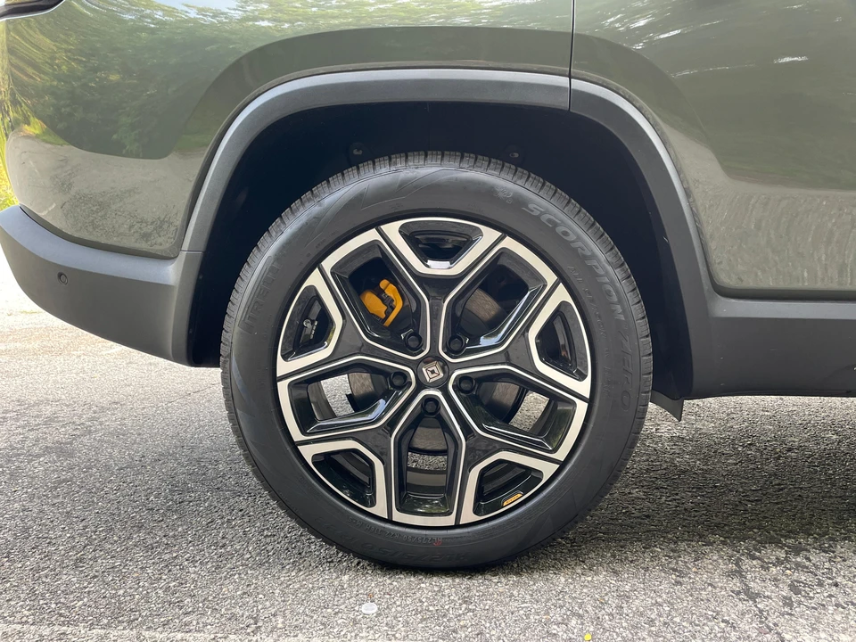 2023 Rivian R1S - Image 22 of 31