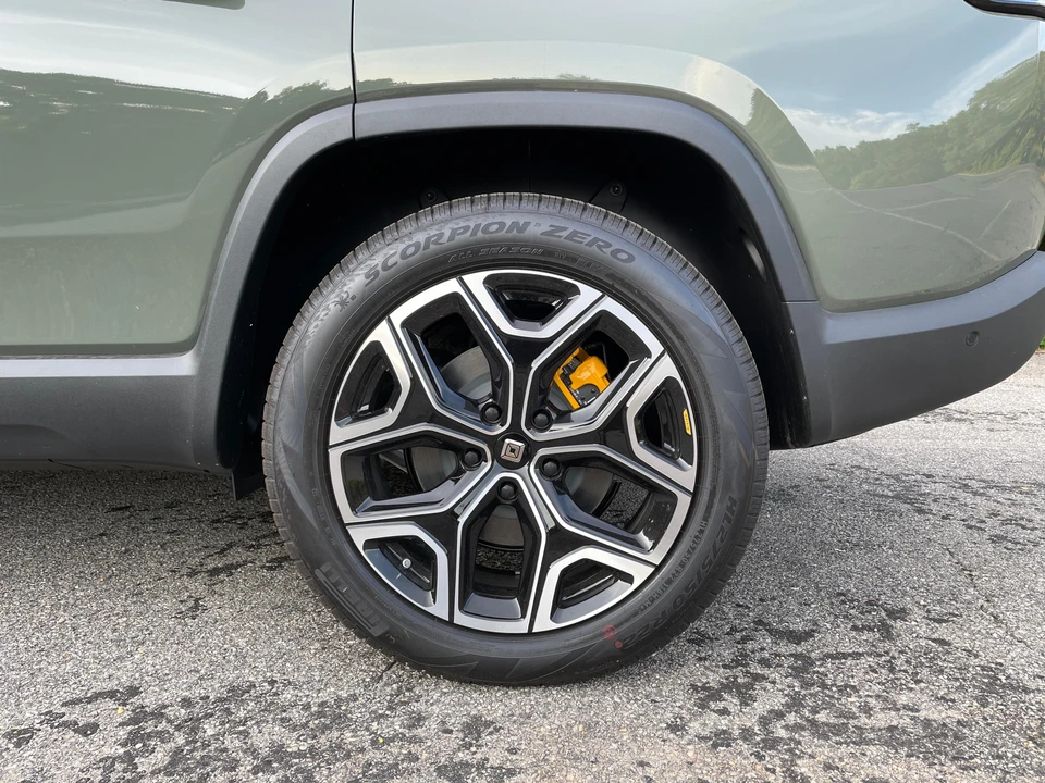 2023 Rivian R1S - Image 21 of 31