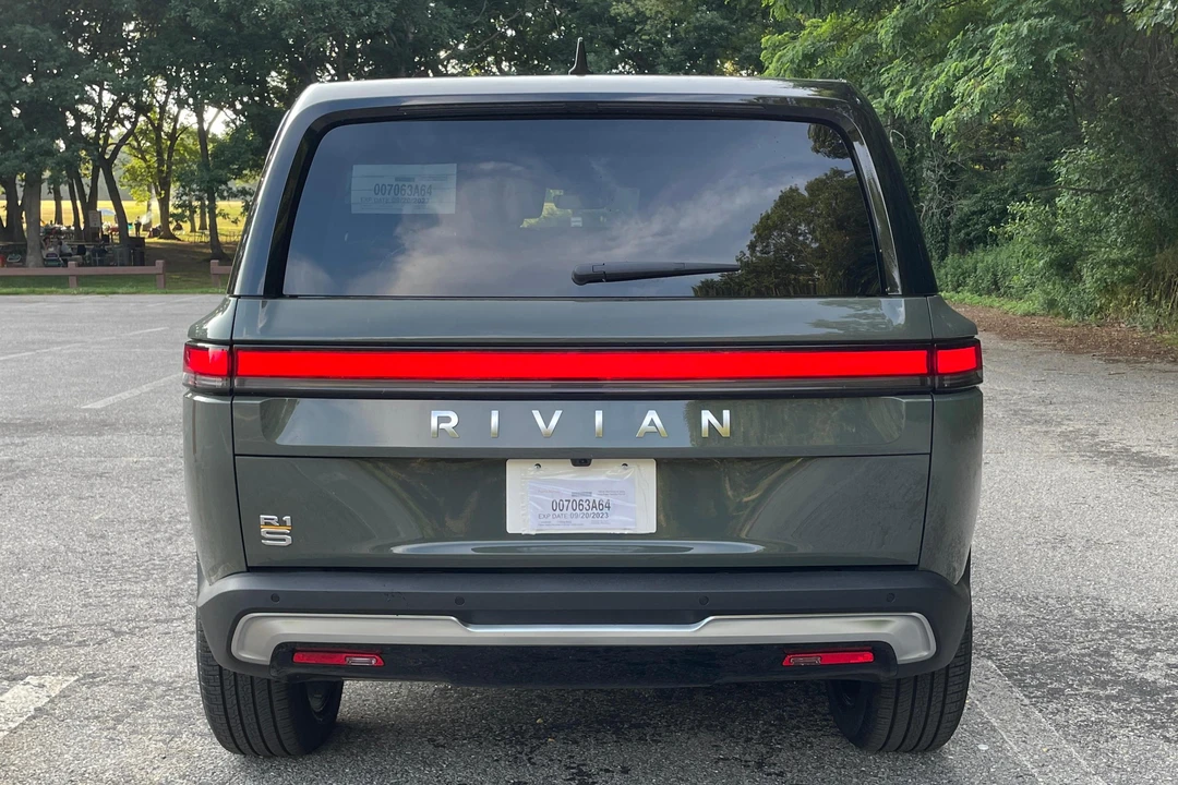 2023 Rivian R1S - Image 5 of 31