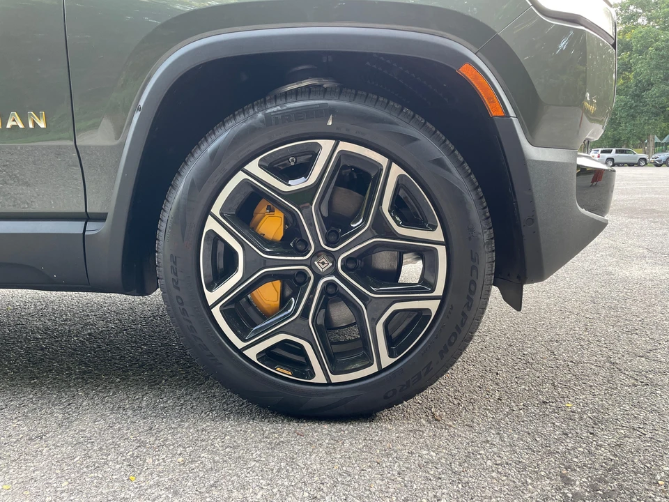 2023 Rivian R1S - Image 23 of 31