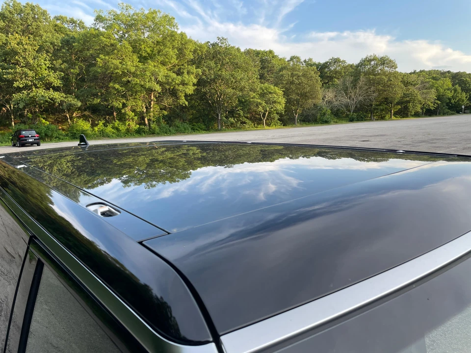 2023 Rivian R1S - Image 19 of 31