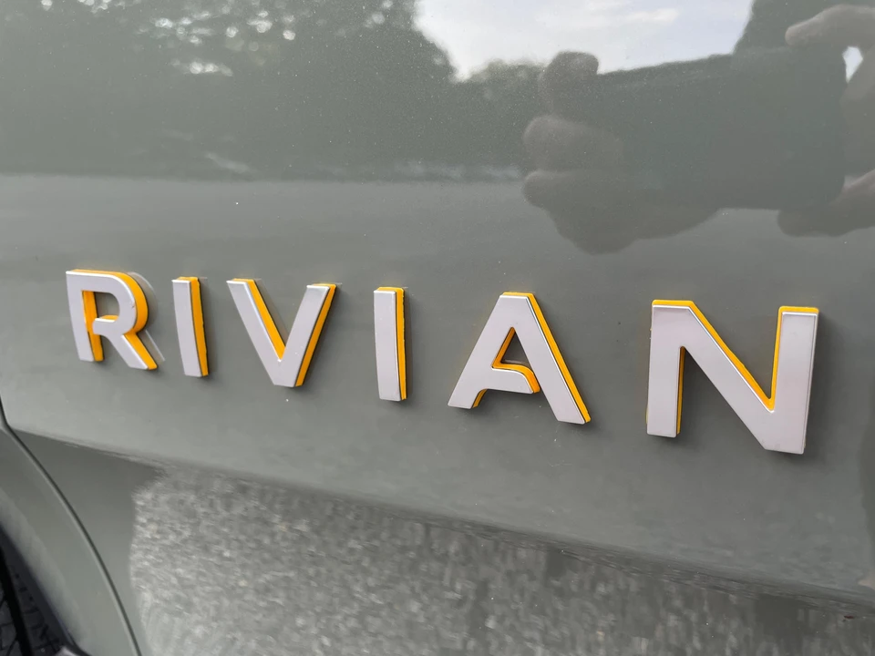 2023 Rivian R1S - Image 13 of 31