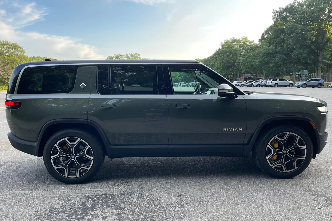 2023 Rivian R1S - Image 3 of 31