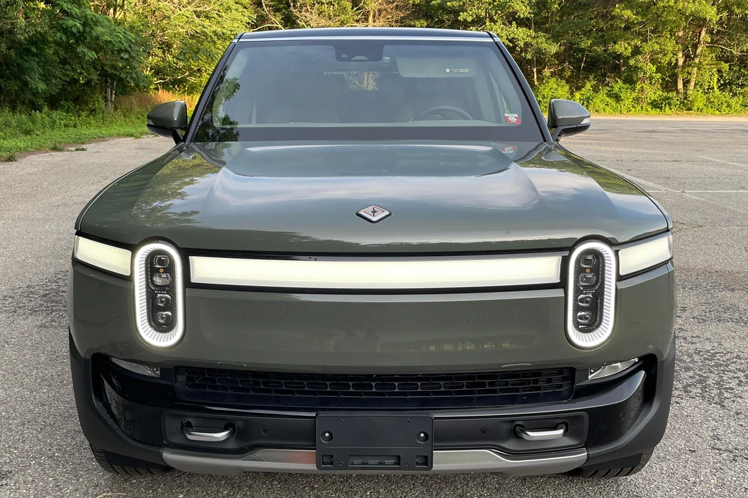 2023 Rivian R1S - Image 2 of 31