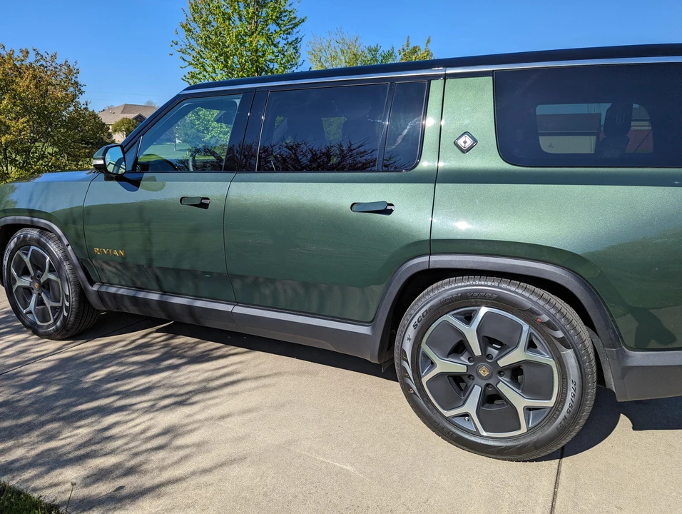 2023 Rivian R1S - Image 22 of 31