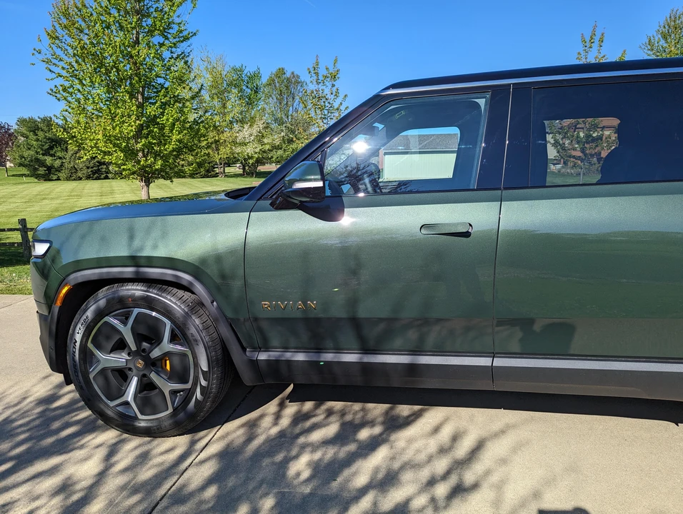 2023 Rivian R1S - Image 20 of 31