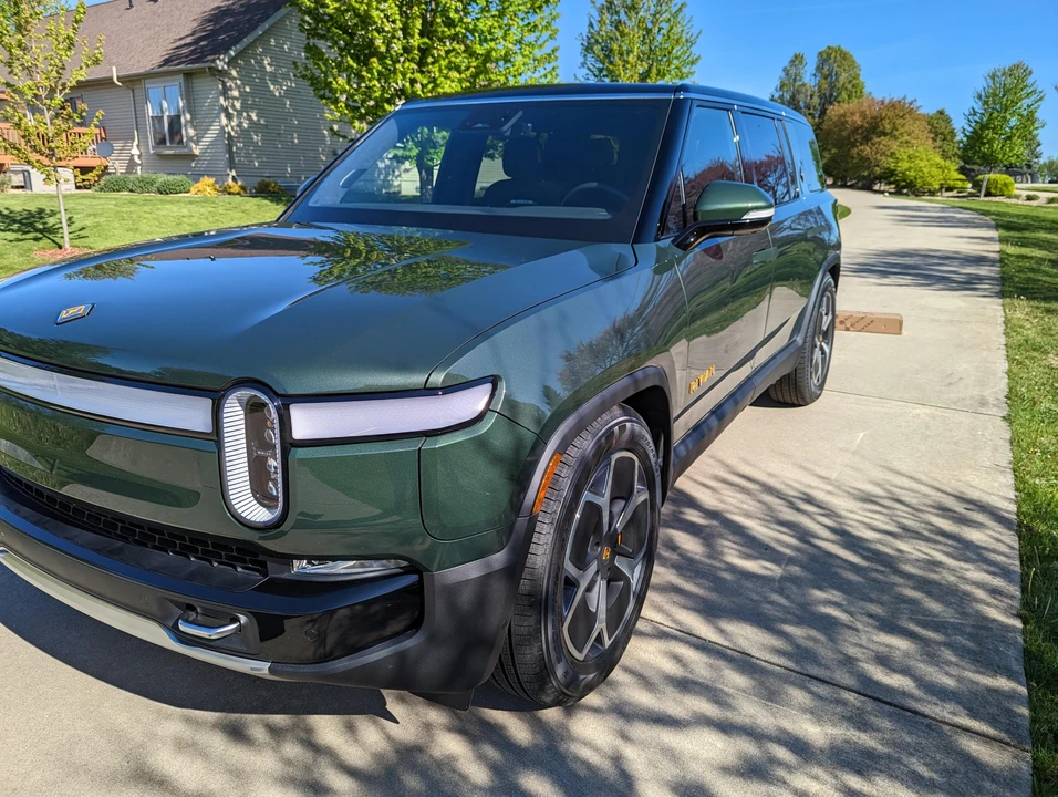 2023 Rivian R1S - Image 16 of 31