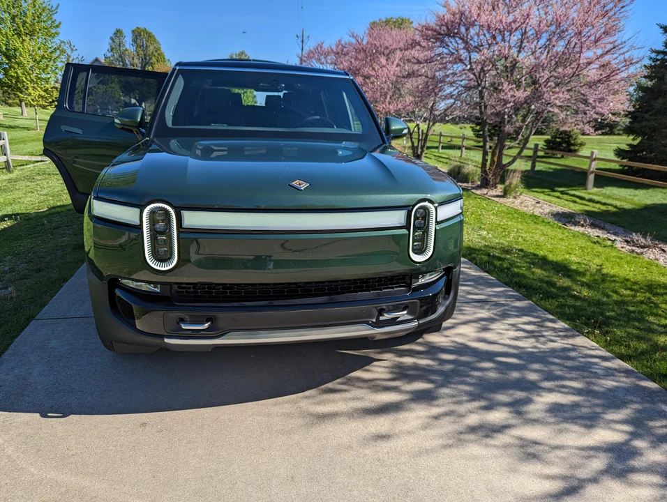 2023 Rivian R1S - Image 14 of 31