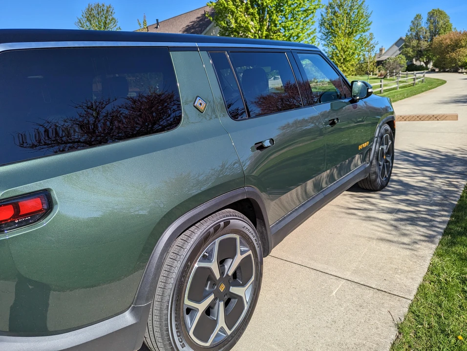 2023 Rivian R1S - Image 29 of 31