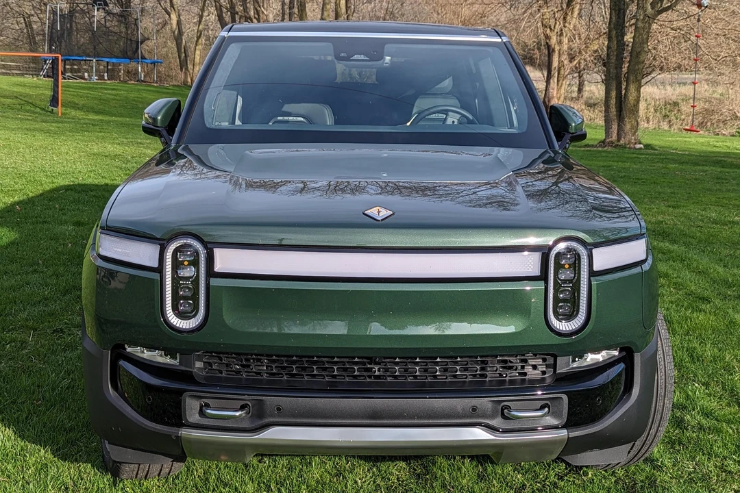 2023 Rivian R1S - Image 2 of 31