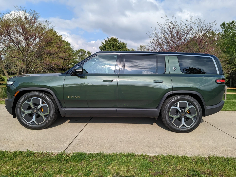 2023 Rivian R1S - Image 6 of 31