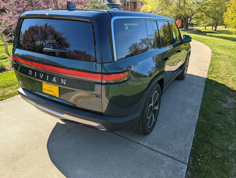 2023 Rivian R1S - Image 9 of 31