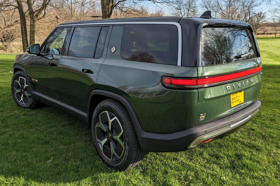 2023 Rivian R1S - Image 4 of 31