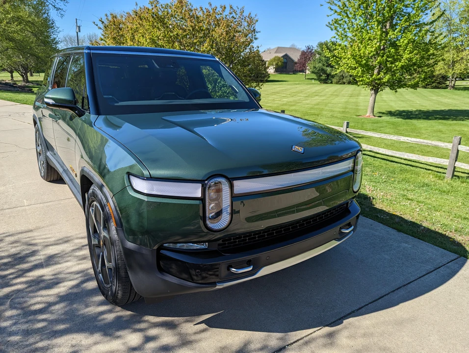 2023 Rivian R1S - Image 12 of 31