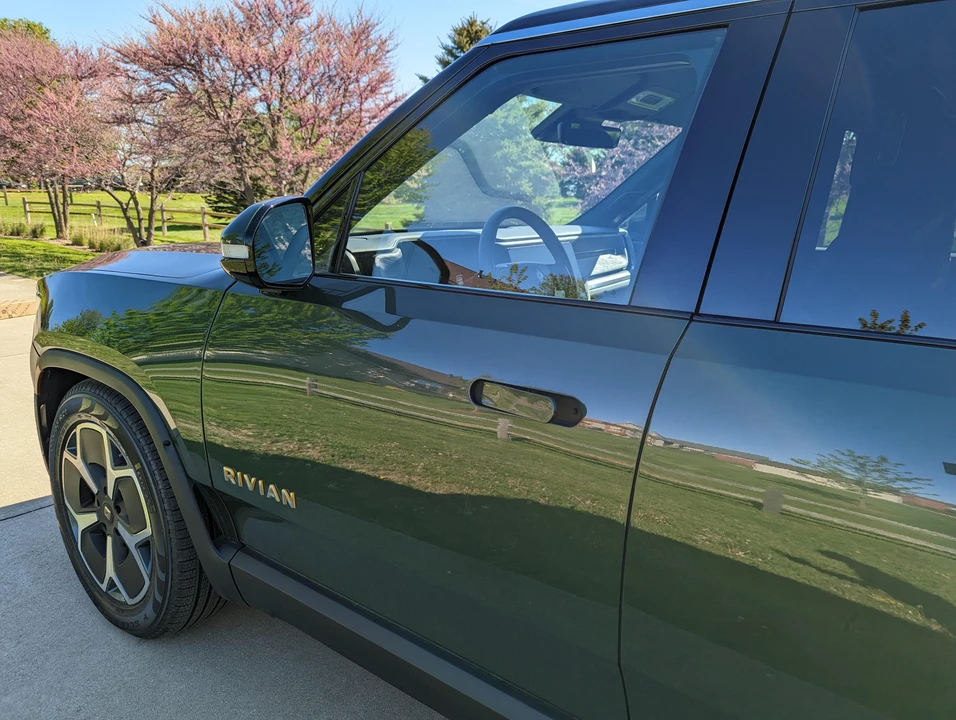 2023 Rivian R1S - Image 21 of 31