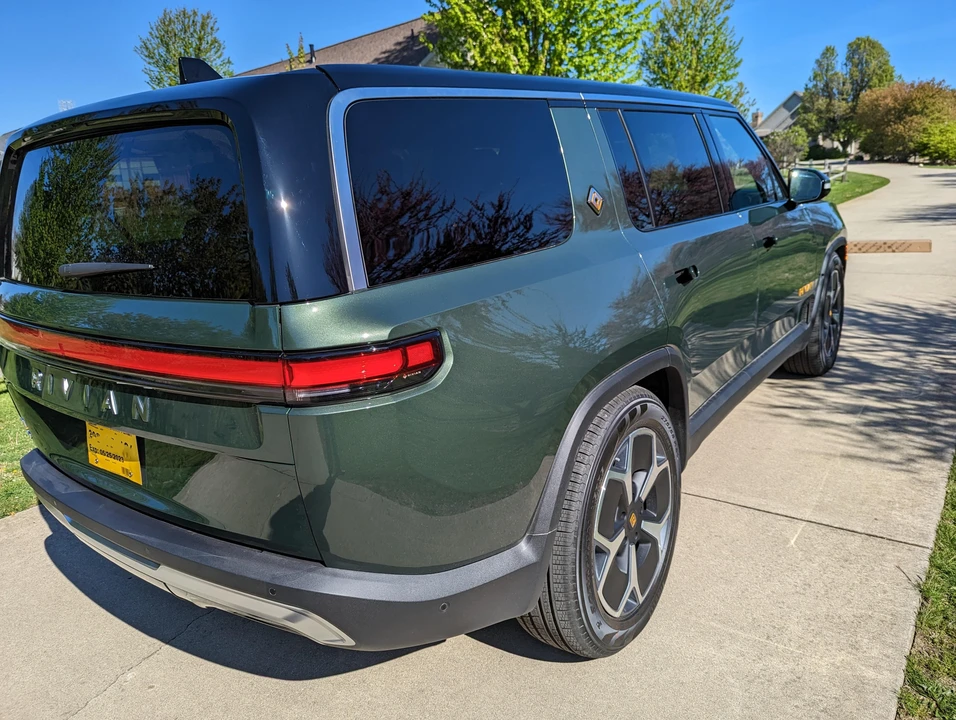 2023 Rivian R1S - Image 11 of 31