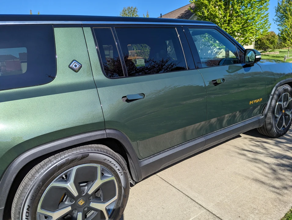 2023 Rivian R1S - Image 30 of 31