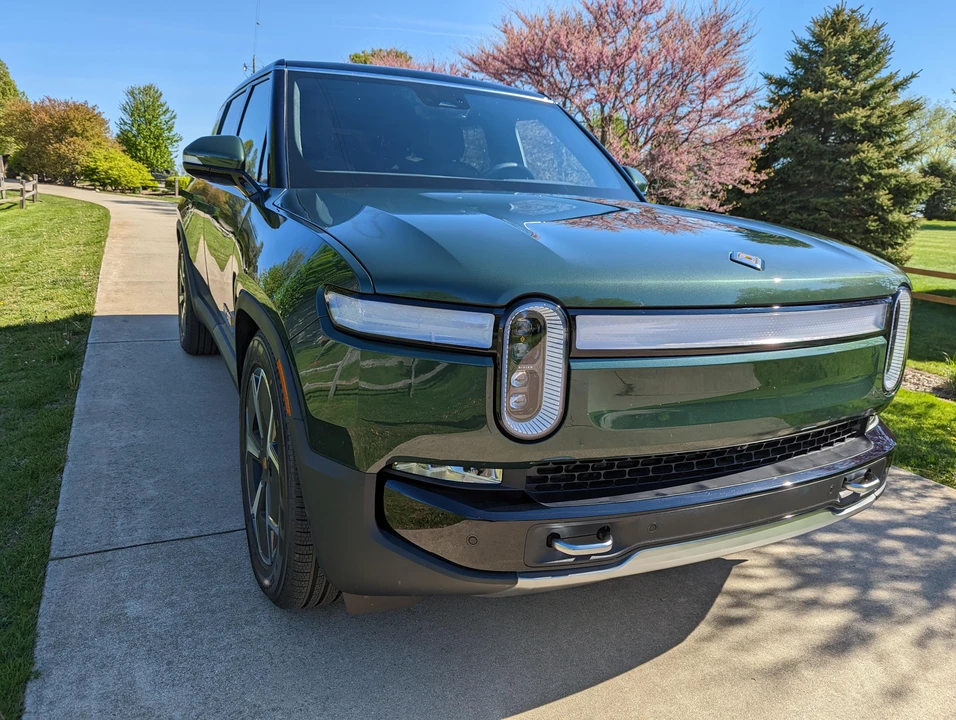 2023 Rivian R1S - Image 13 of 31