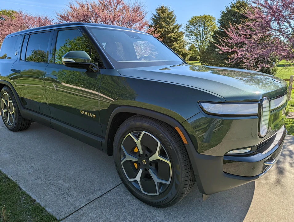 2023 Rivian R1S - Image 31 of 31