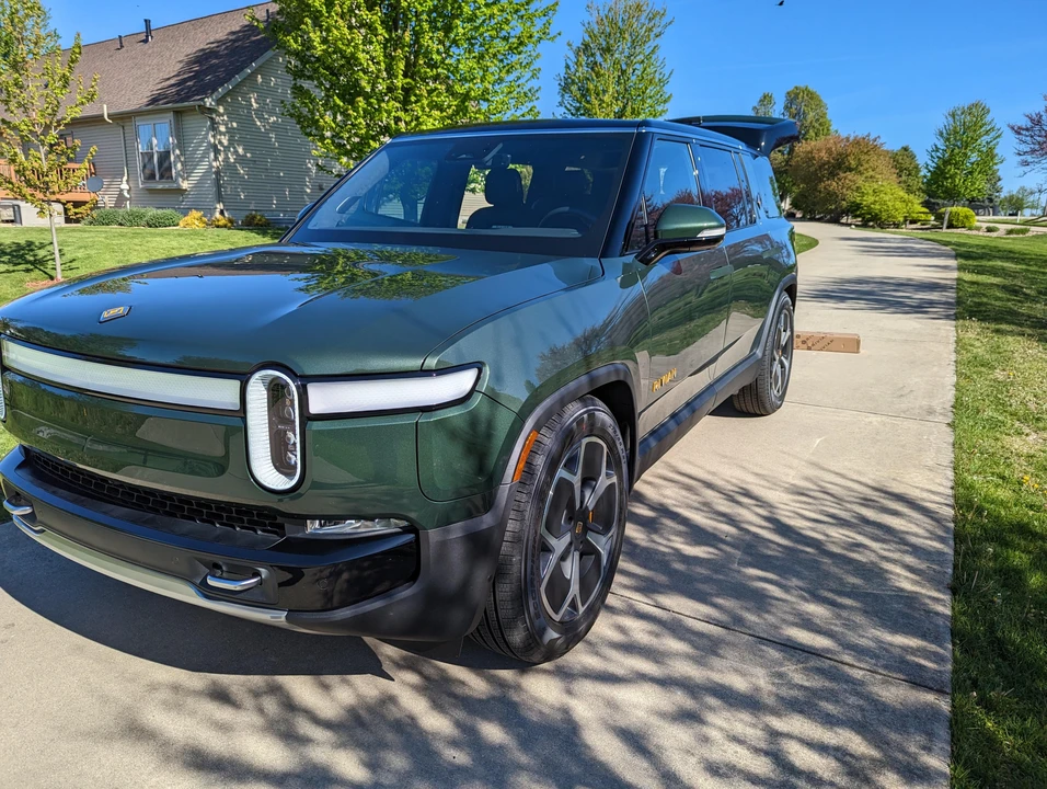 2023 Rivian R1S - Image 17 of 31