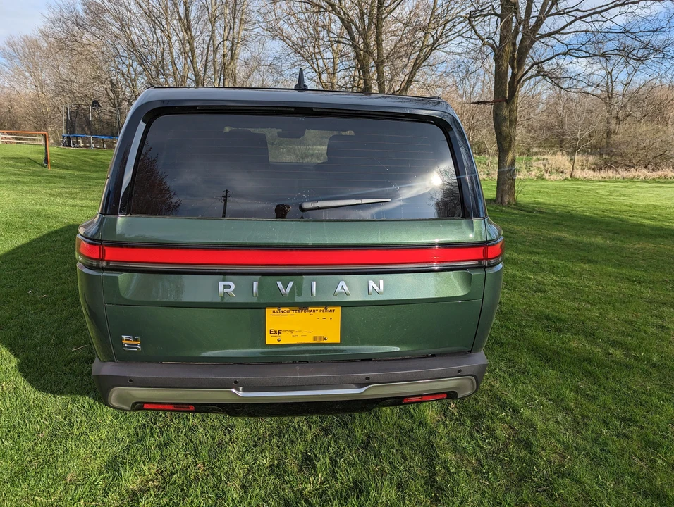 2023 Rivian R1S - Image 8 of 31